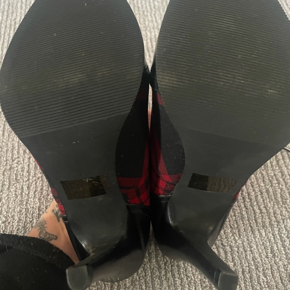 Brand new condition red plaid Le Chateau 3/4 sleeve blazer and matching shoes - Picture 7 of 11